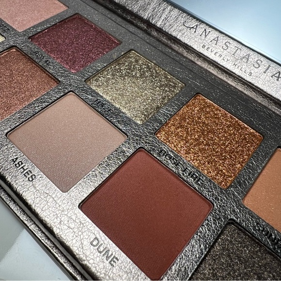 Anastasia 12 Pan Rose Metallic Eye Shadow Palette - Christmas - Stocking Stuffer - Picture 11 of 12